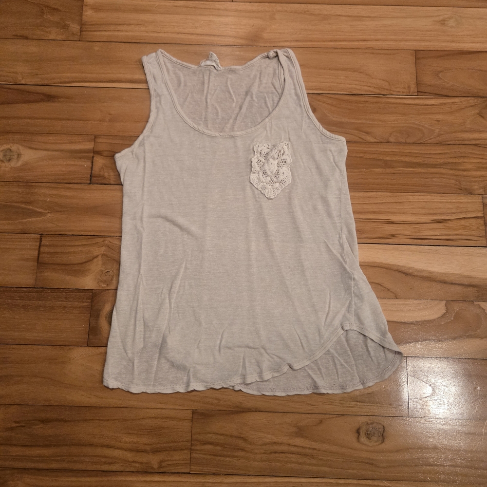 La Hearts Light Tank Top with Lace Pocket